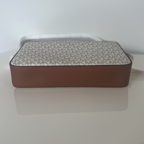 NWT - Michael Kors Jet Set Logo Crossbody Large East West Bag (Vanilla) - Picture 3 of 9